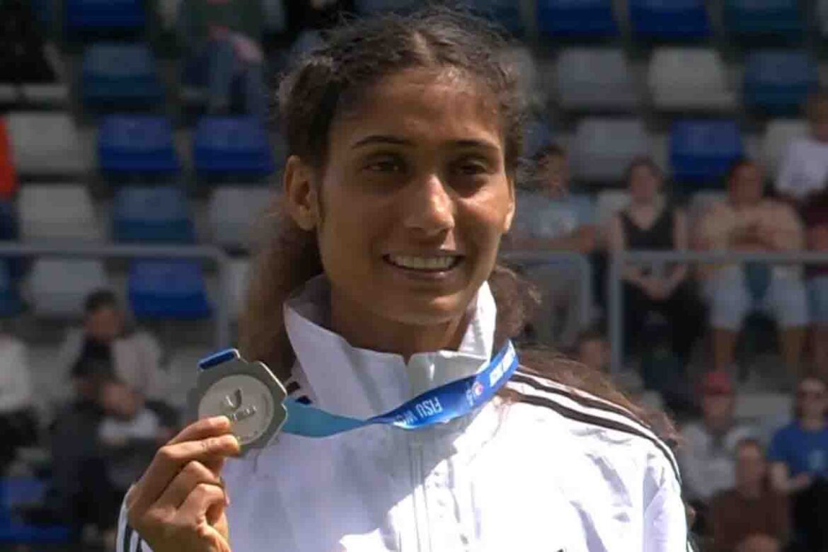 "भारत की एथलीट अंकिता विश्व विश्वविद्यालय खेल 2025 में 3000 मीटर स्टीपलचेज में रजत पदक जीता।