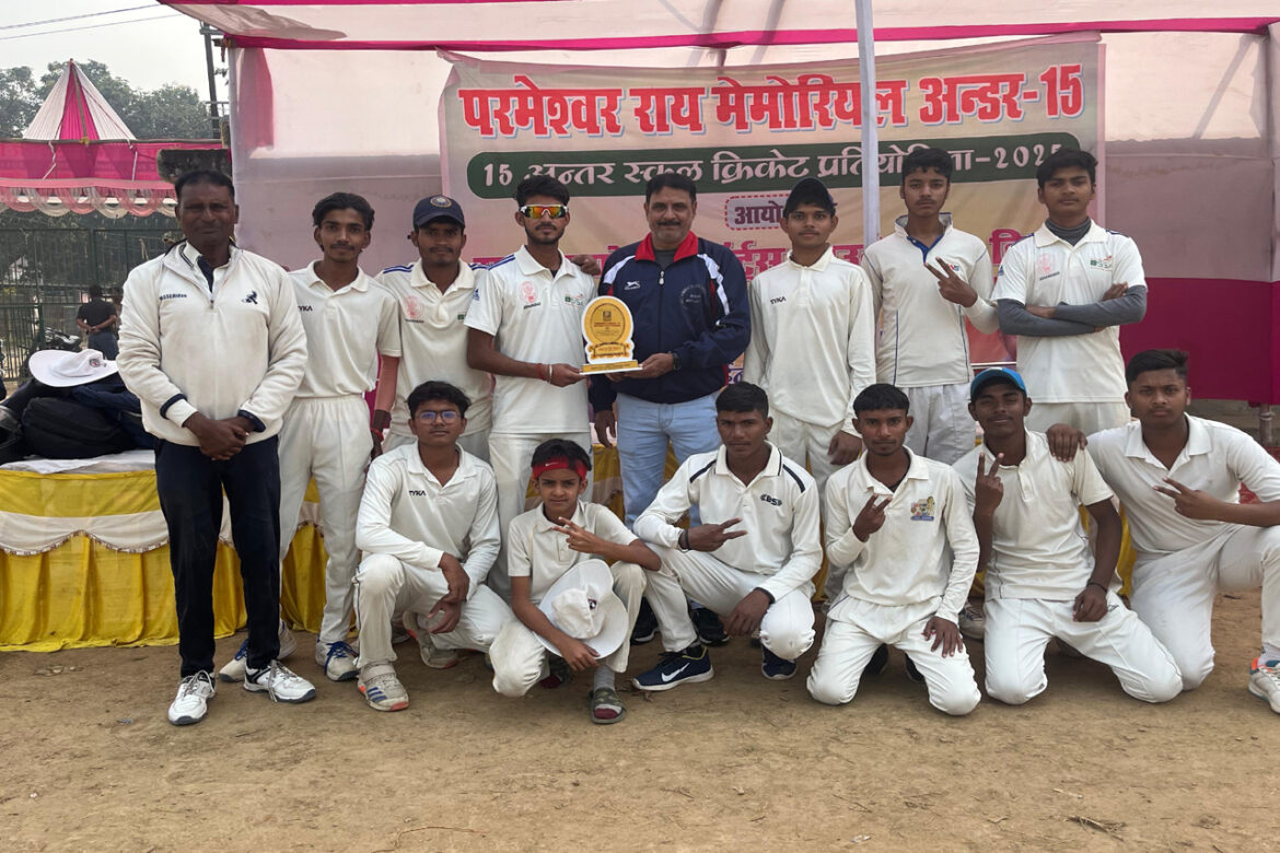 परमेश्वर राय मेमोरियल अंडर-15 प्री-क्वार्टरफाइनल में जीएसी जूनियर की टीम जीत का जश्न मनाते हुए