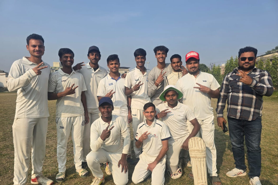 ब्रह्मोस क्रिकेट क्लब के खिलाड़ी जीत का जश्न मनाते हुए, शहजादा अकरम अली मैन ऑफ द मैच के रूप में सम्मानित।